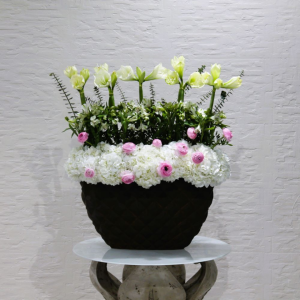 Beautiful white&pink arrangement  (ترتيب أبيض ووردي جميل)