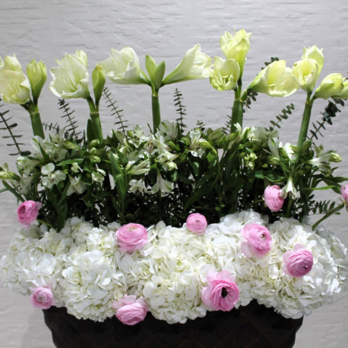 Beautiful white&pink arrangement  (ترتيب أبيض ووردي جميل)