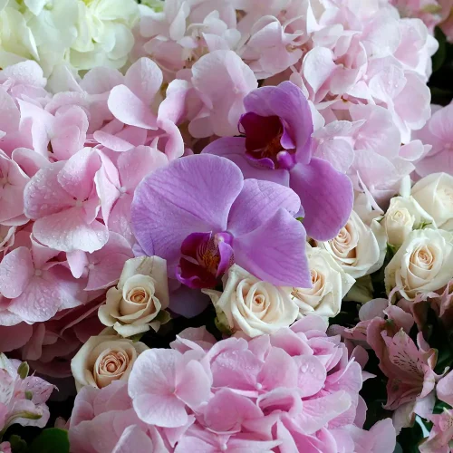 Unique Bouquet(باقة فريدة)