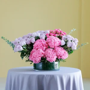 Rose with Hydrangeas(روس وإذ حيدرنجس)